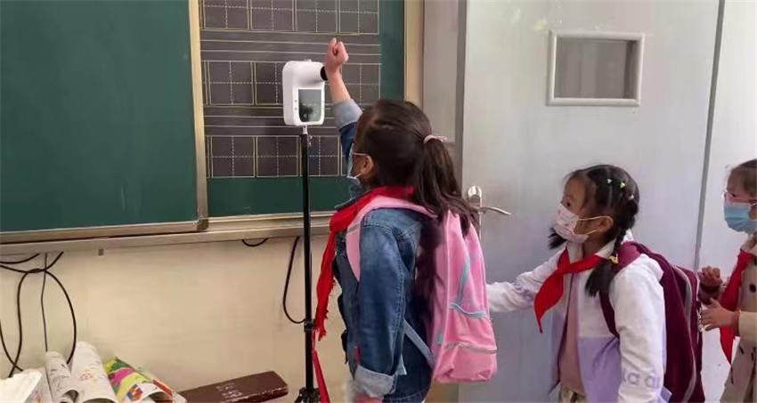 學(xué)生進行.jpg 學(xué)生進行.jpg