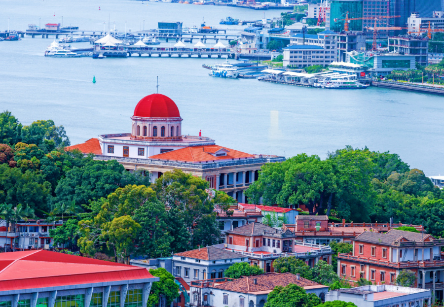 鼓浪嶼素有“萬國建筑博物館”的美譽，八卦樓作為全國重點文物保護單位，是鼓浪嶼世界文化遺產(chǎn)核心要素之一。楊勁堅 攝